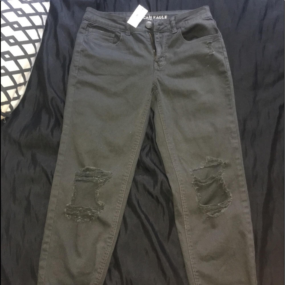 Brand new with tags American Eagle Tom girl jeans.